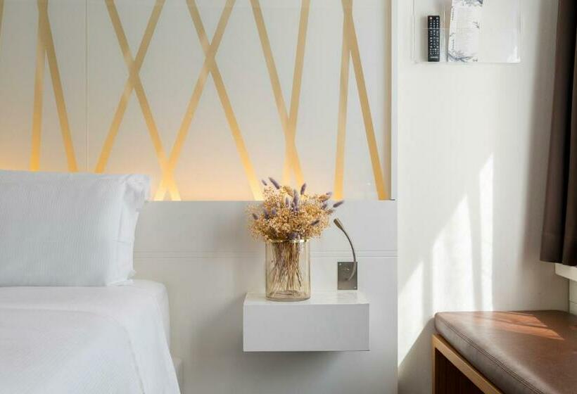 غرفة كلاسيكية, Admiral Lugano