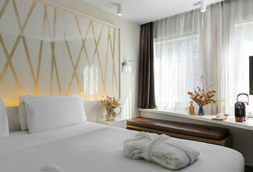 غرفة كلاسيكية, Admiral Lugano