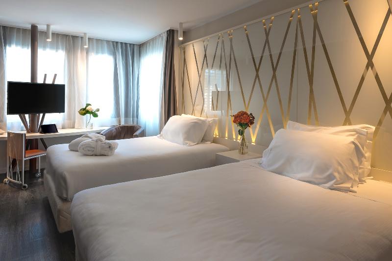 غرفة عائلية, Admiral Lugano