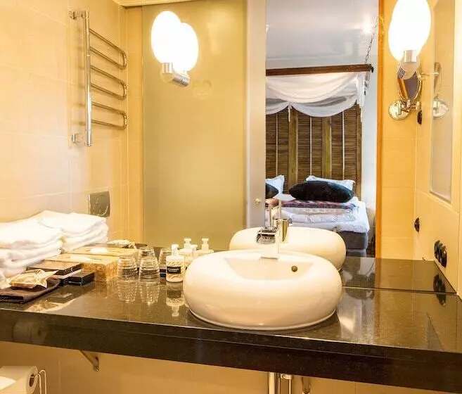 スイート, Bomans Hotell I Trosa