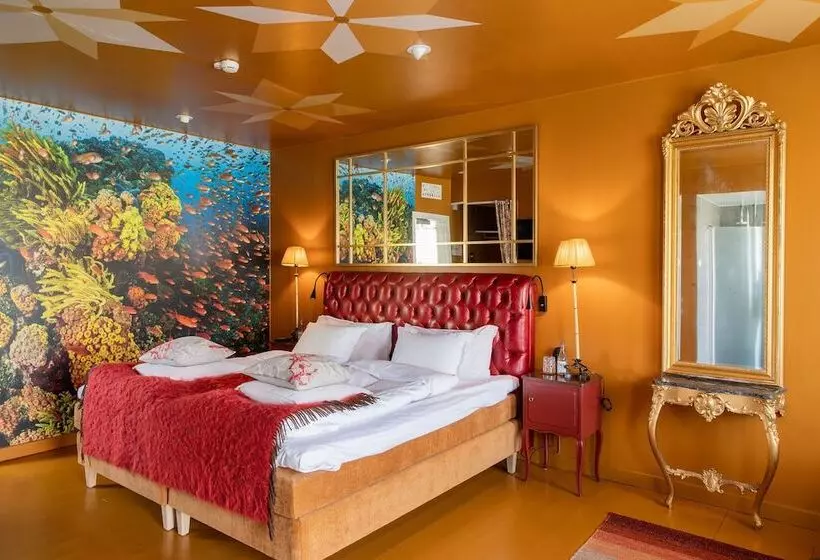スイート, Bomans Hotell I Trosa