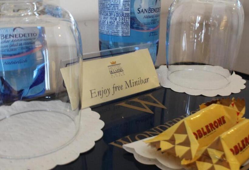 패밀리 룸, De La Paix