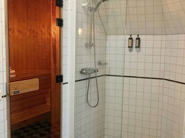 جناح مزوَّد بشرفة, Kung Carl, Worldhotels Crafted