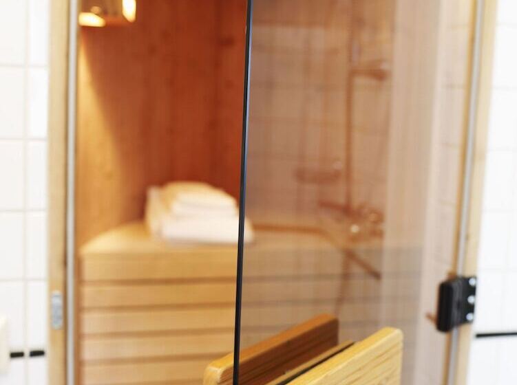 جناح مزوَّد بشرفة, Kung Carl, Worldhotels Crafted