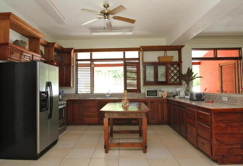 ویلای 5 خوابه, Stonefield Villa Resort