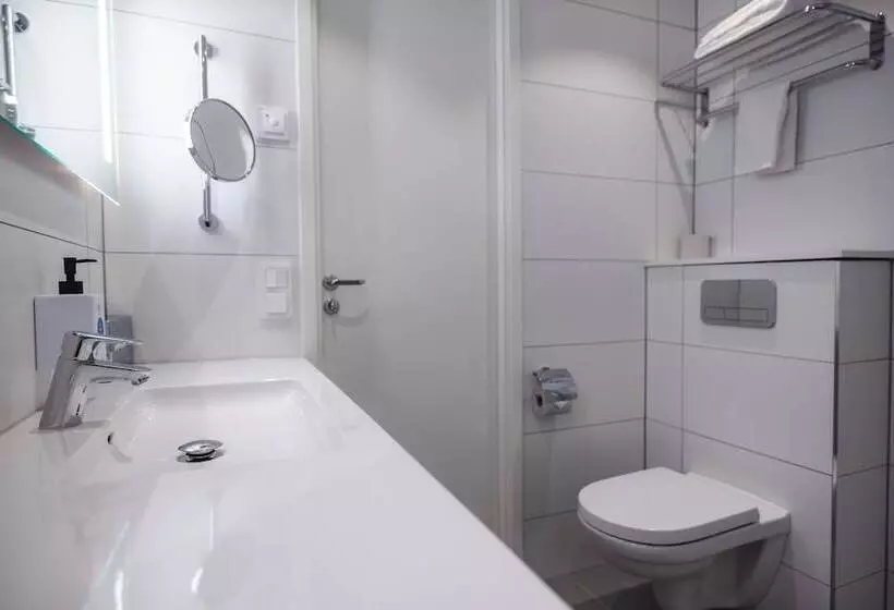 اتاق خانوادگی, Quality Hotel Royal Corner