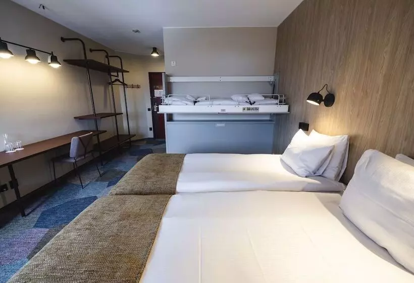 اتاق خانوادگی, Quality Hotel Royal Corner