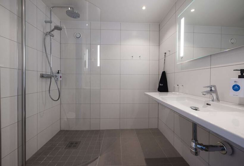 Семейный Номер, Quality Hotel Royal Corner