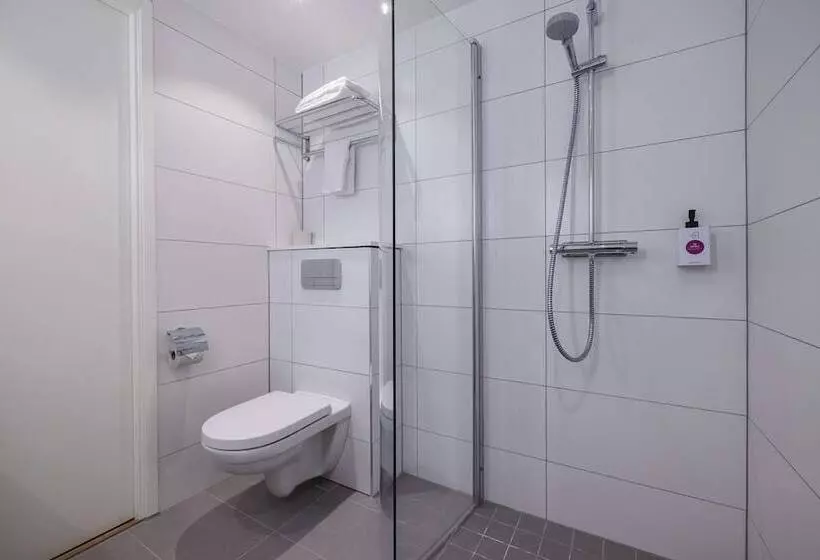 اتاق خانوادگی, Quality Hotel Royal Corner