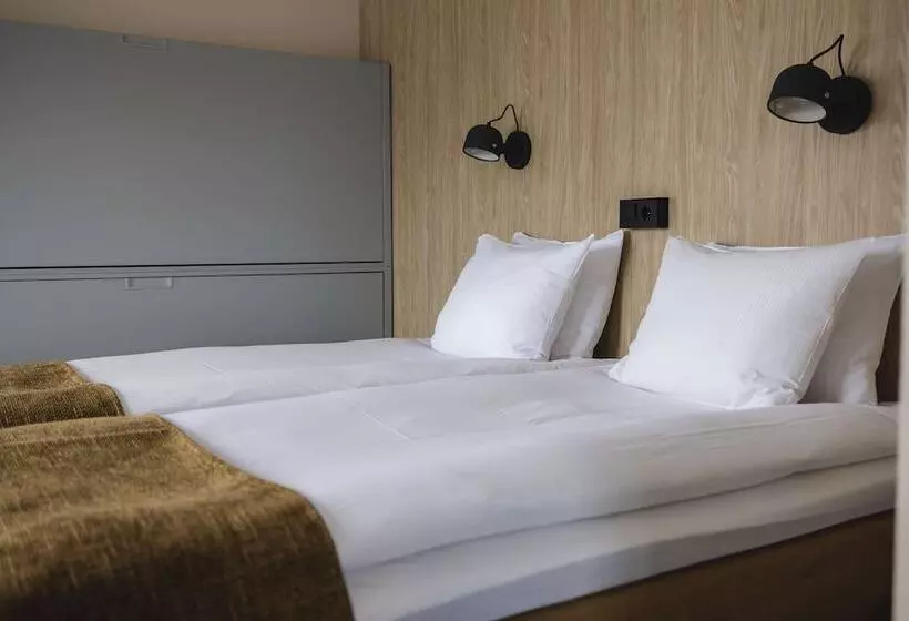 اتاق خانوادگی, Quality Hotel Royal Corner