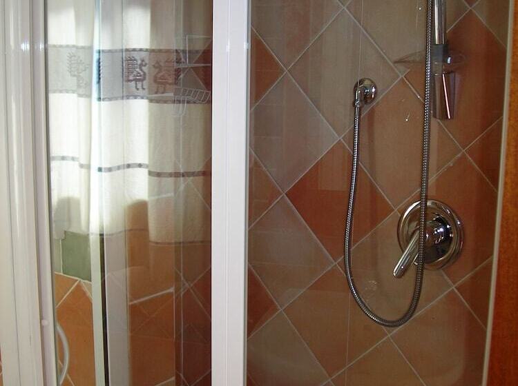 Pokój Standard Trzyosobowy, Bed & Breakfast Dessole