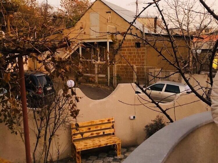 تختخواب در اتاق مشترک, M&g Hostel And Tours