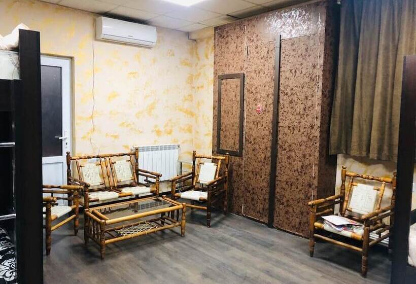 تختخواب در اتاق مشترک, M&g Hostel And Tours