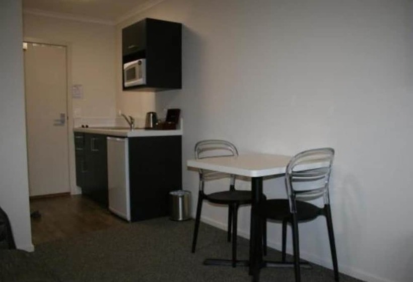 استودیوی استاندارد, Harbour View Motel