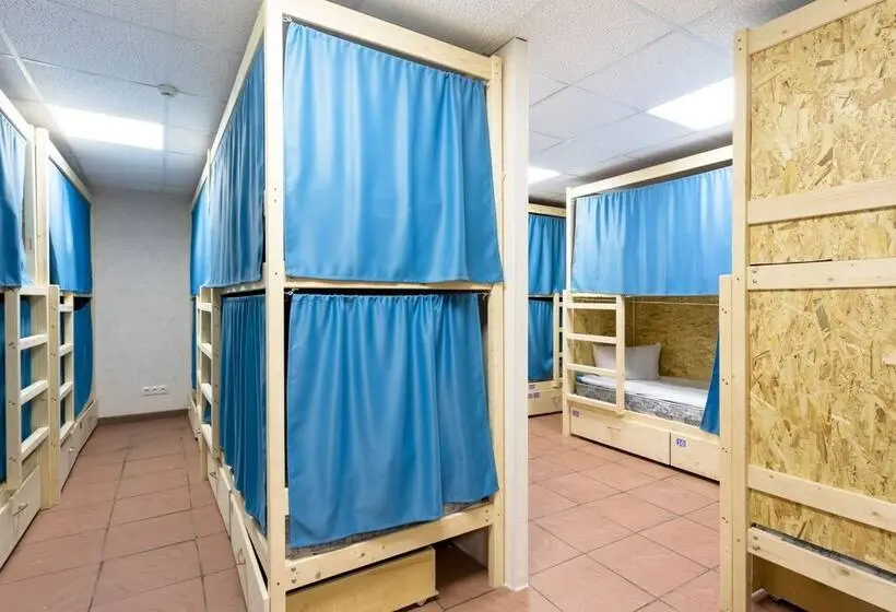 ルームシェアのワンベッド, Hostel Feel Good