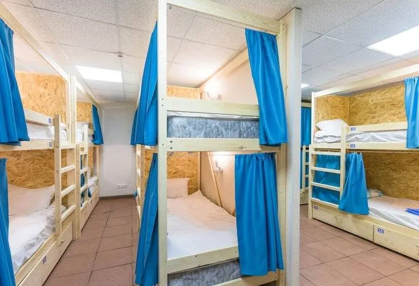 ルームシェアのワンベッド, Hostel Feel Good