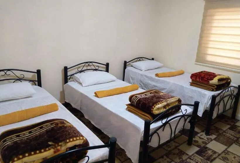 اتاق استاندارد سه نفره, Majido