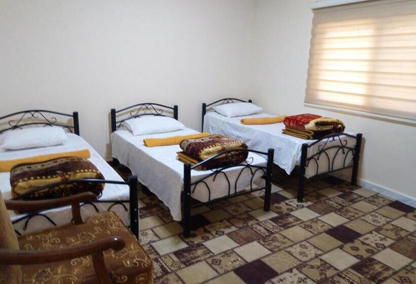 اتاق استاندارد سه نفره, Majido