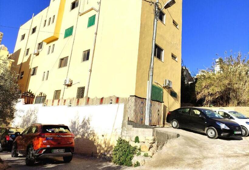 اتاق استاندارد با سرویس بهداشتی مشترک, Majido