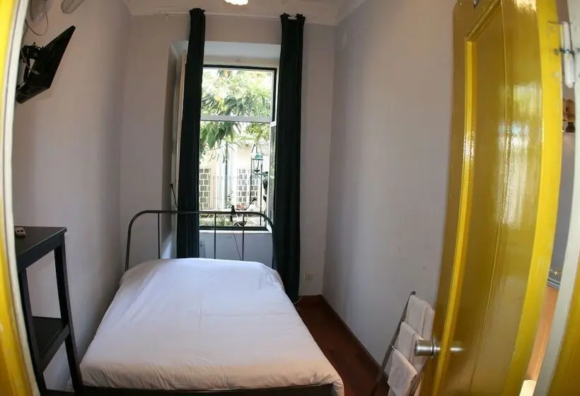 اتاق استاندارد با سرویس بهداشتی مشترک, Mana Guest House