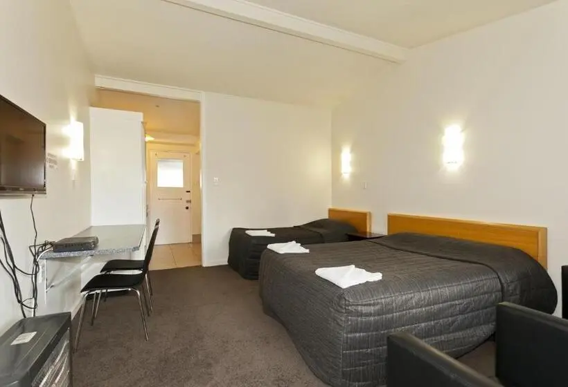 スタンダードスタジオ, Blenheim Road Motor Lodge