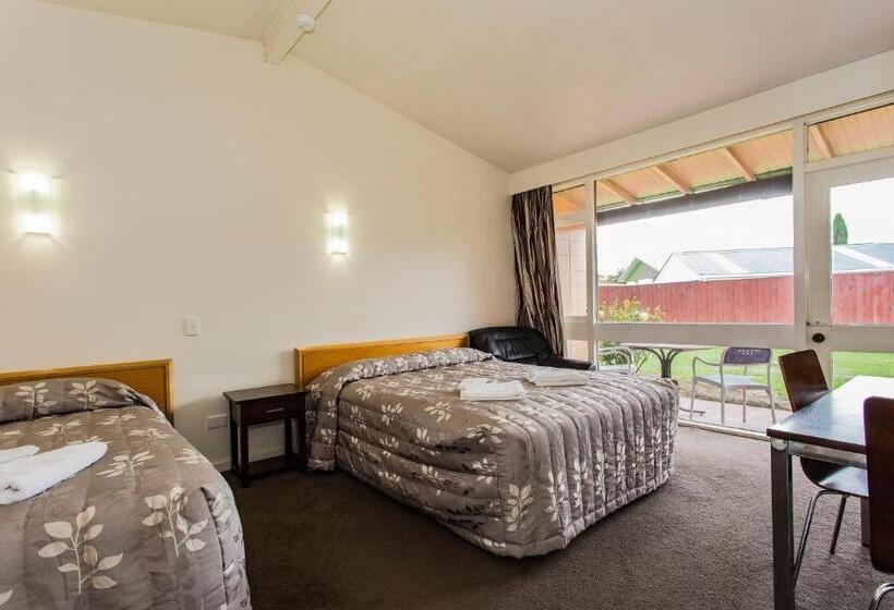 Standard-studio, Blenheim Road Motor Lodge