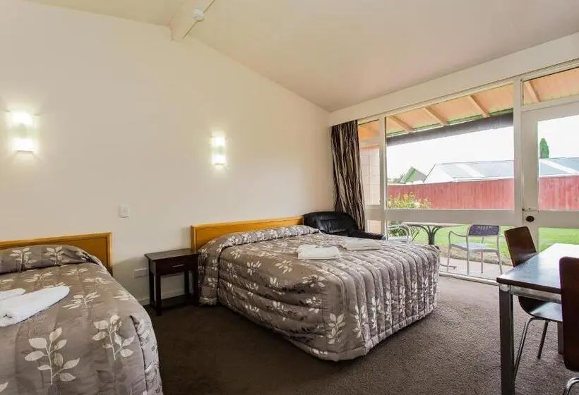 スタンダードスタジオ, Blenheim Road Motor Lodge