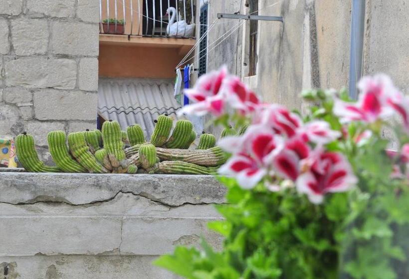 Standard-studio, Villa Stagnja