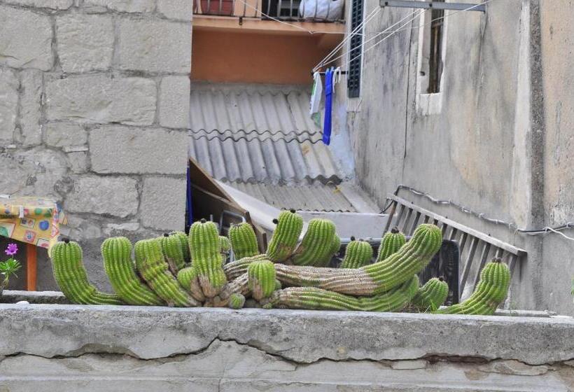 Standard-studio, Villa Stagnja