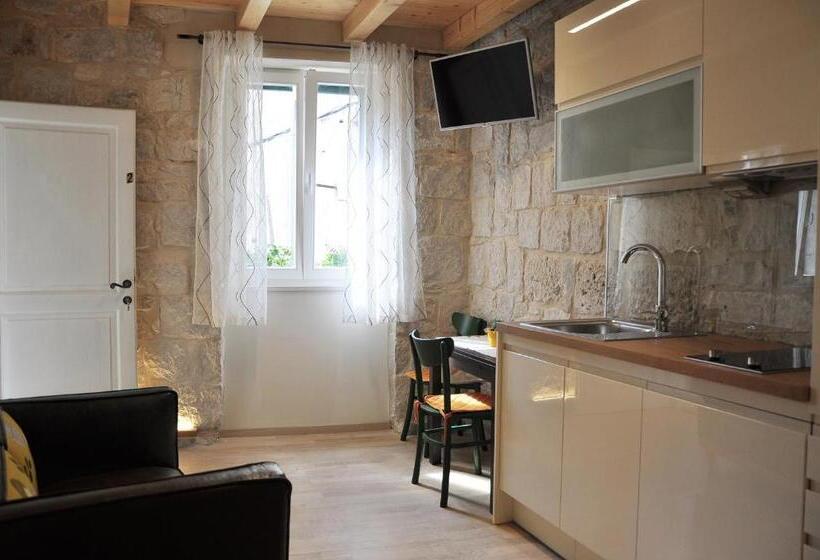 Standard-studio, Villa Stagnja