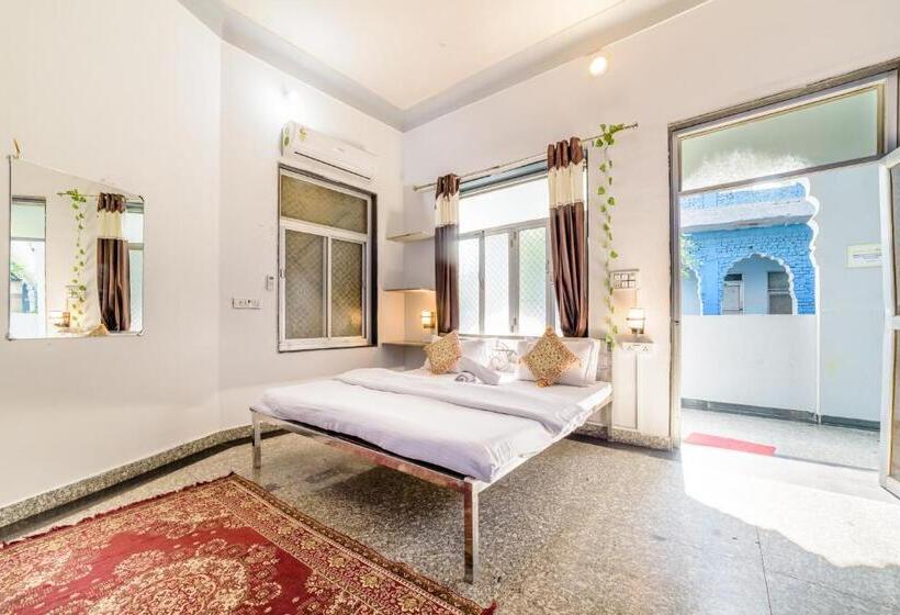 Deluxe Rum, Hide In Pushkar