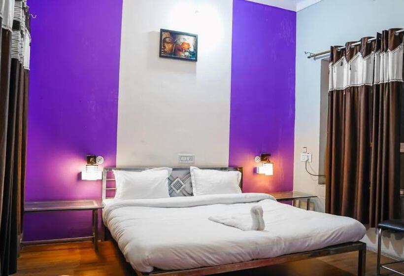 Deluxe Rum, Hide In Pushkar