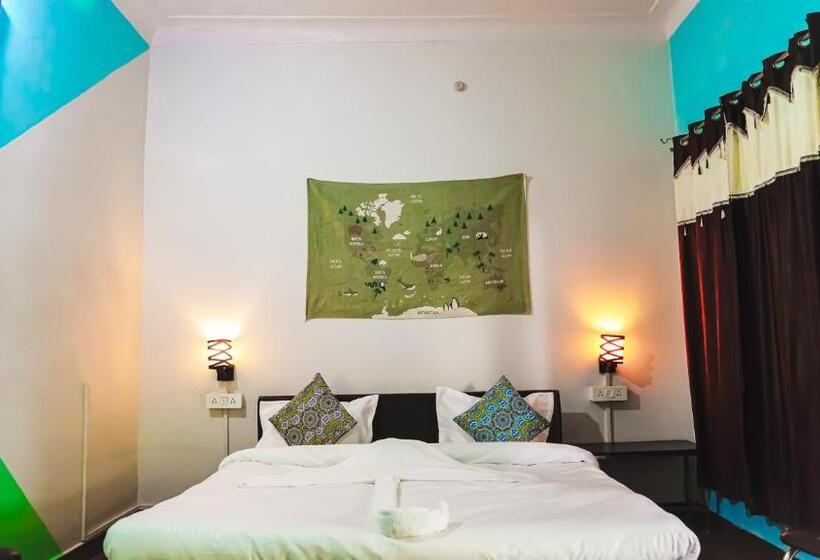 Deluxe Rum, Hide In Pushkar