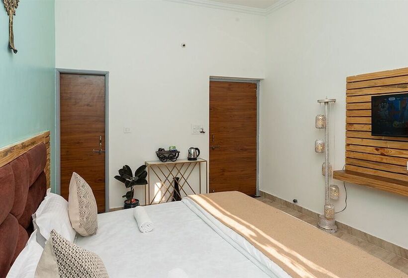 Deluxe Rum, Hide In Pushkar