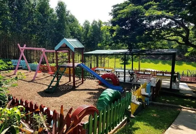 ファミリールーム, Cheese Farm & Lodge