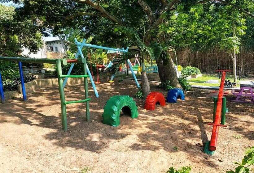 חדר משפחתי, Cheese Farm & Lodge