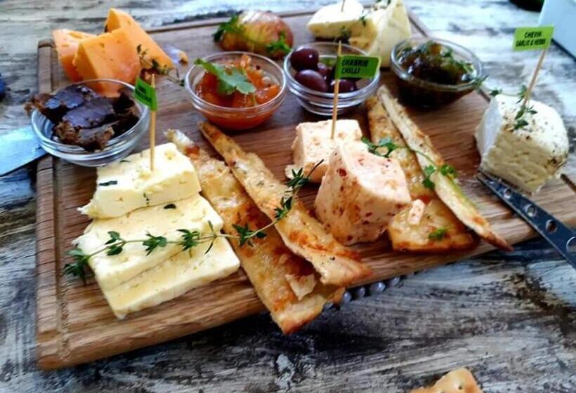 חדר משפחתי, Cheese Farm & Lodge