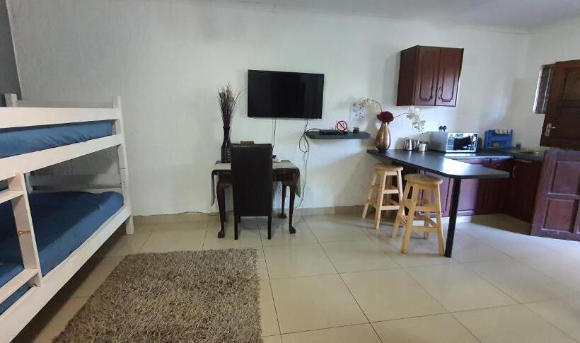 חדר משפחתי, Cheese Farm & Lodge