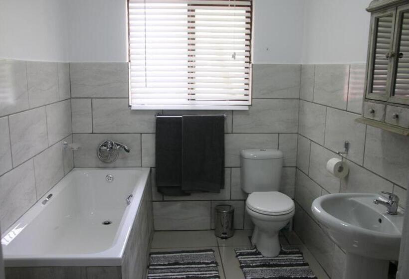 בקתת חדר, Cheese Farm & Lodge