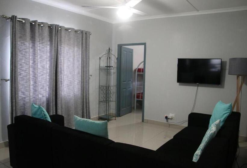 בקתת חדר, Cheese Farm & Lodge