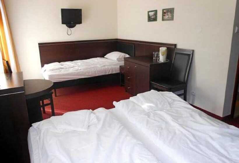 اتاق استاندارد سه نفره, Willa Halka