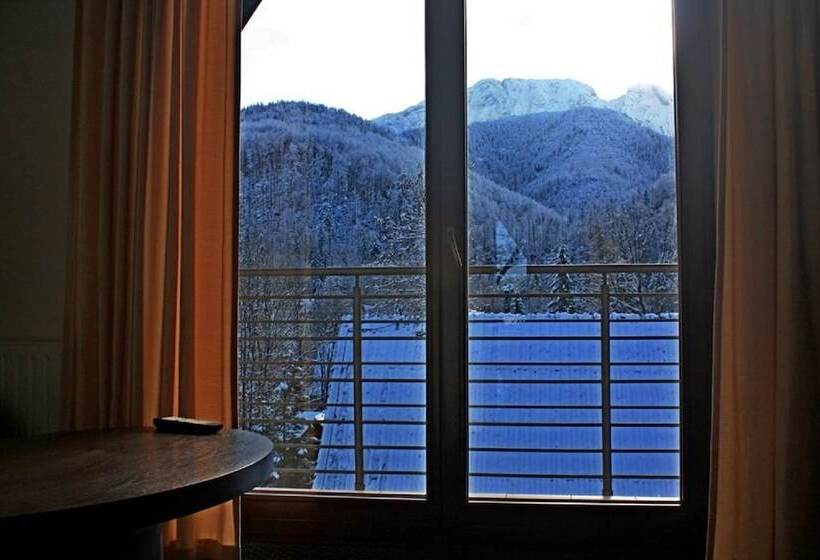 اتاق استاندارد سه نفره, Willa Halka