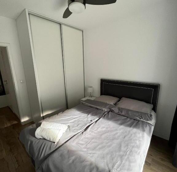 سوییت اجرایی, Sleepy3city Apartments Batorego 9