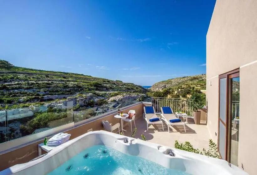اتاق لوکس با وان آب گرم, Viewpoint Boutique Living