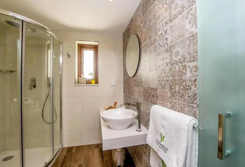 اتاق سوپریور برای معلولان, Viewpoint Boutique Living
