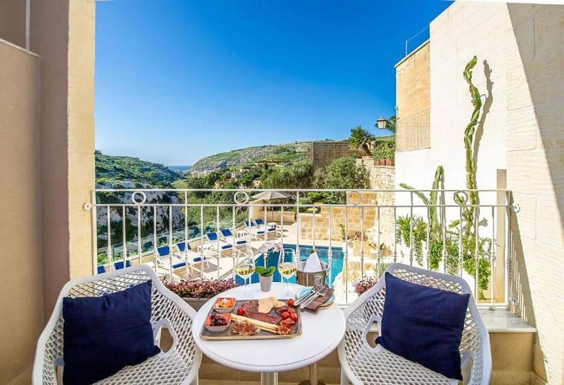 اتاق سوپریور برای معلولان, Viewpoint Boutique Living