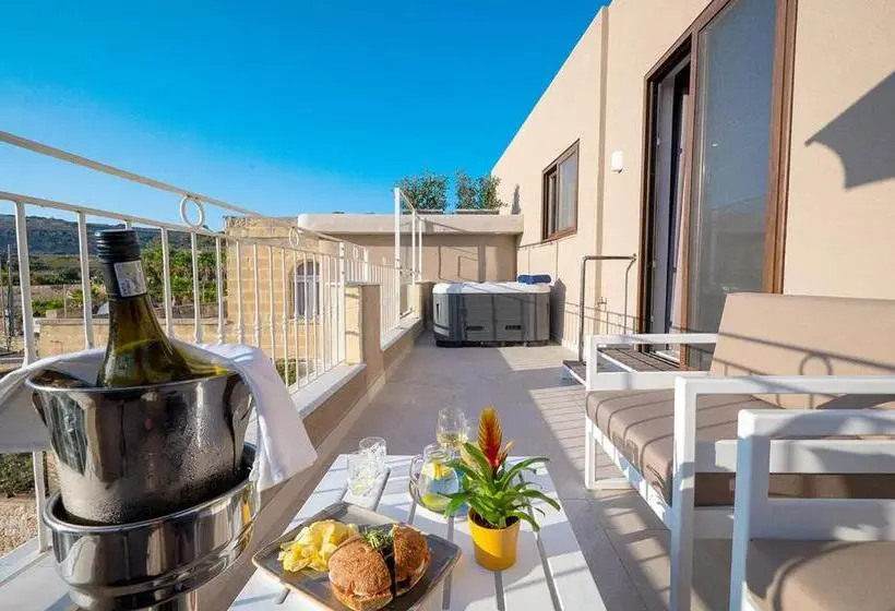 سوئیت با وان آب گرم, Viewpoint Boutique Living