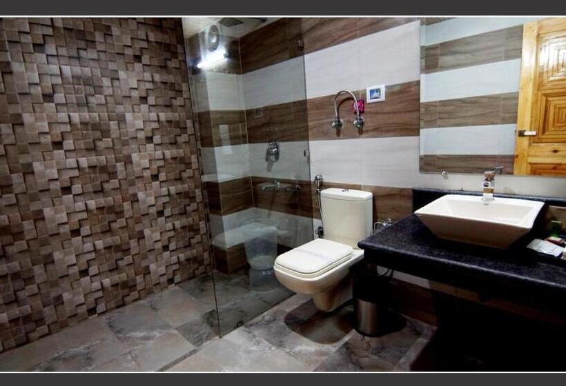 스탠다드 룸 킹사이즈 침대, Grand Krisa Resort & Spa , Manali