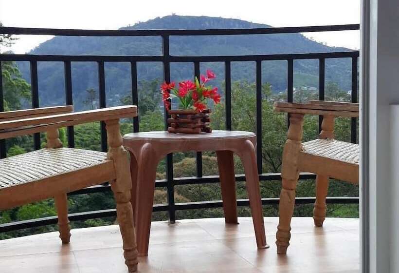 اتاق استاندارد سه تخته با بالکن, Lilly Guest Inn