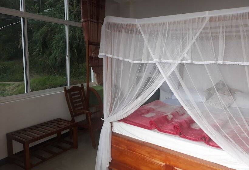 اتاق استاندارد سه تخته با بالکن, Lilly Guest Inn